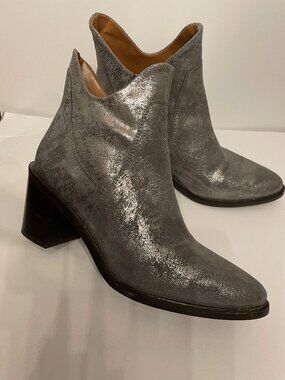 Seychelles "Pretty Little Bird" leather booties, size 9